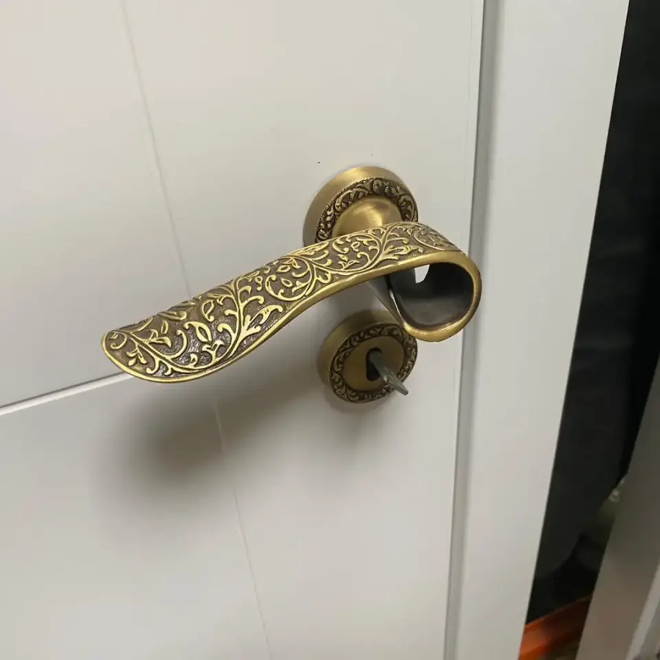 Conchiglia Rozetli Kapı Kolu Sarı Oksit WC