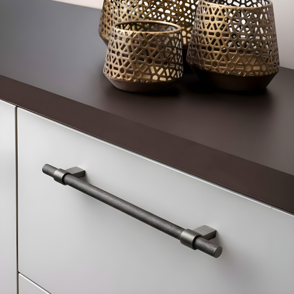 SYSTEM 8774 Füme Renk Klasik Kulp