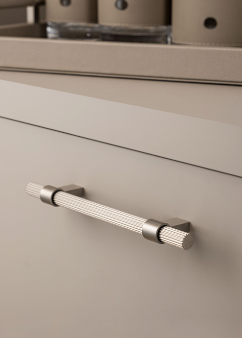 System 8990 Saten Renk Klasik Kulp