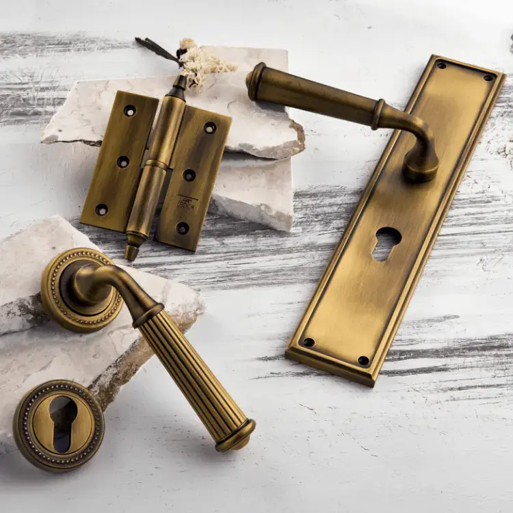 Vista D’oro Louvre Serisi Aynalı Kapı Kolu Sarı Oksit